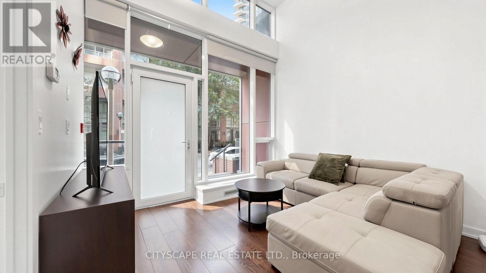 Th03 - 20 Bruyeres Mews, Toronto, Ontario  M5V 0G8 - Photo 5 - C13796142