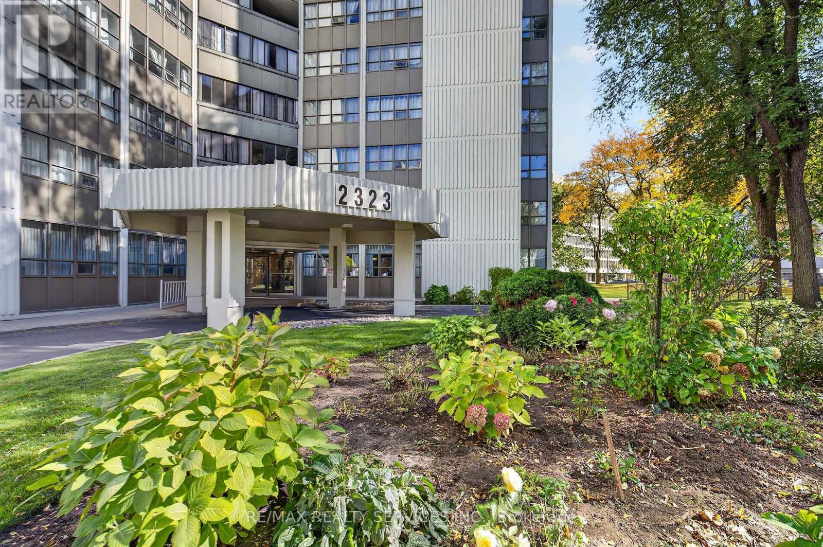 1101 - 2323 Confederation Parkway, Mississauga (Cooksville), Ontario  L5B 1R6 - Photo 2 - W14123228
