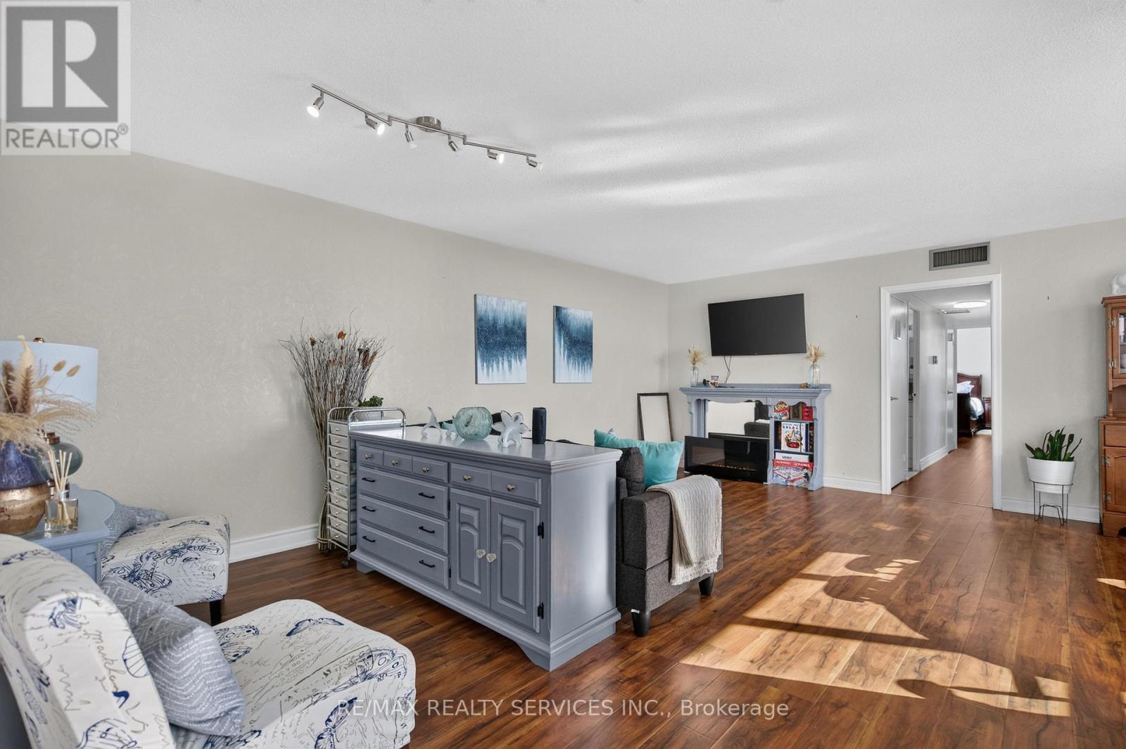 1101 - 2323 Confederation Parkway, Mississauga (Cooksville), Ontario  L5B 1R6 - Photo 7 - W14123228