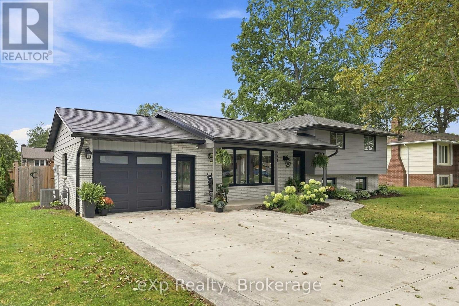 541 Oakview Crescent, Wellington North (Mount Forest), Ontario  N0G 2L2 - Photo 3 - X14123252
