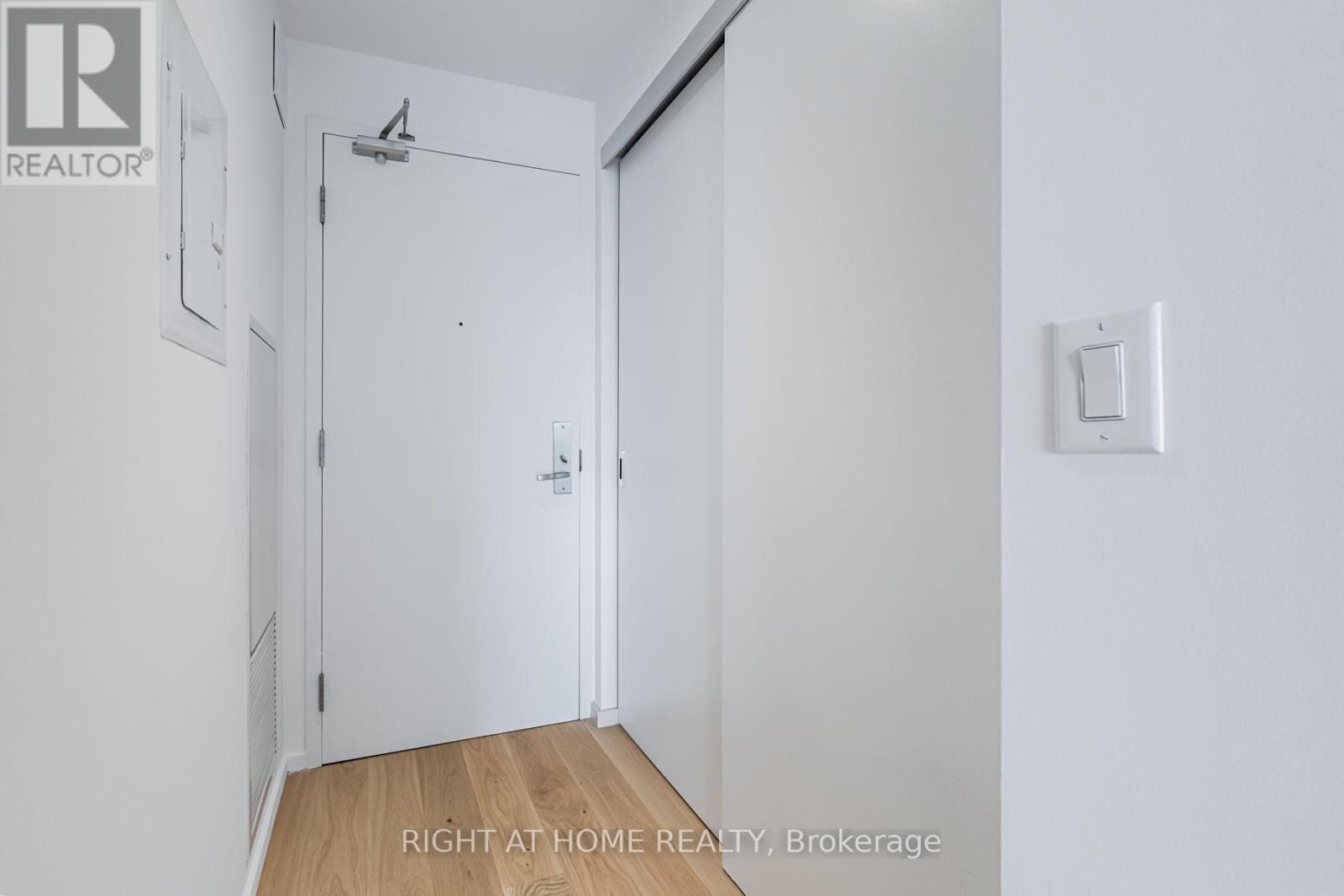 902 - 8 Charlotte Street, Toronto, Ontario  M5V 0K4 - Photo 2 - C14122712