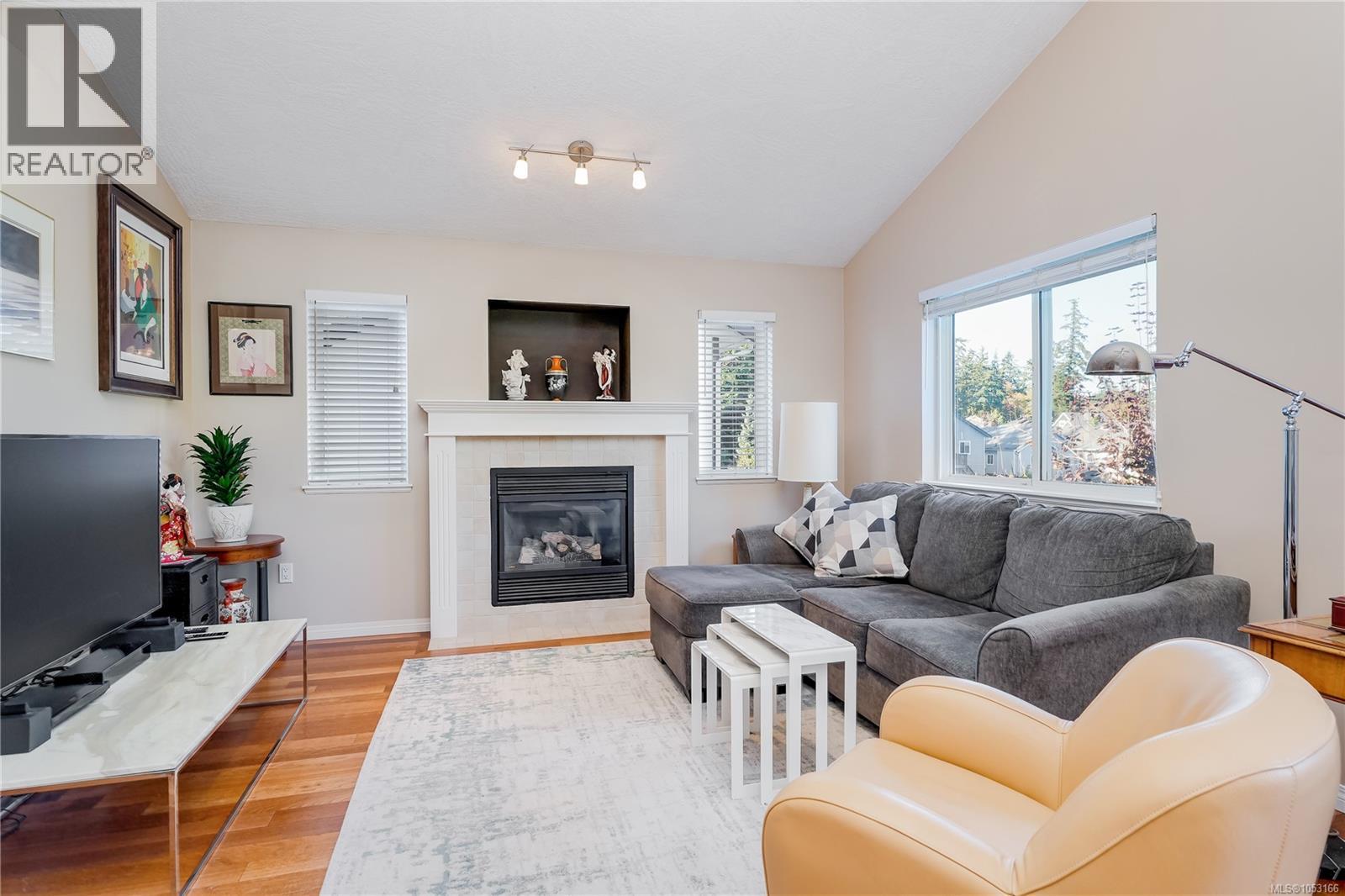 8 Stoneridge Dr