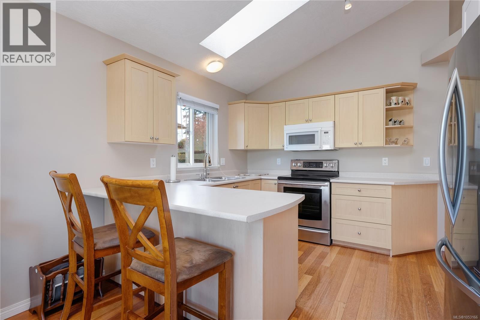 8 Stoneridge Dr