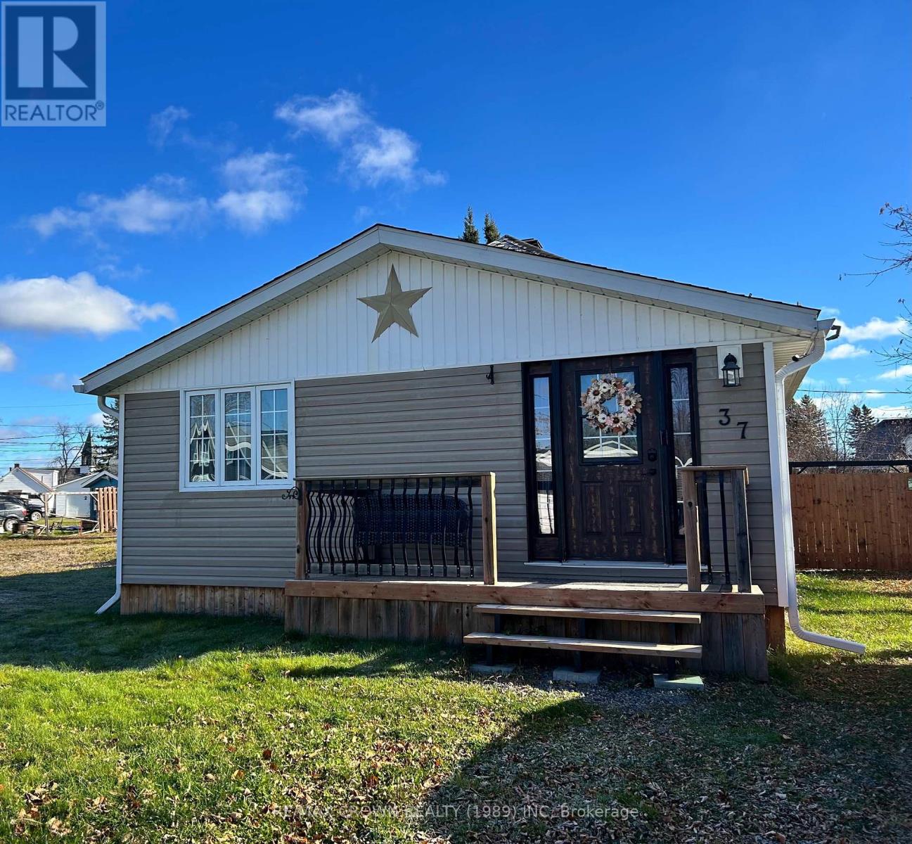 37 King Street, Kapuskasing, Ontario  P5N 1K5 - Photo 2 - T14123360