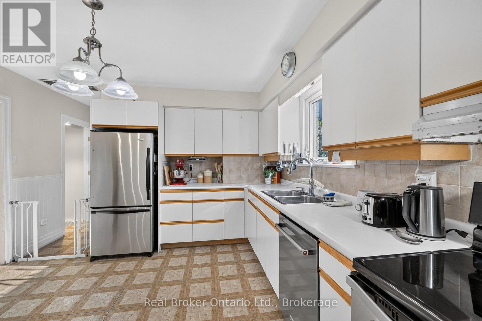 18 Kingsview Boulevard E, Brampton, Ontario  L6Y 1C3 - Photo 16 - W14123380