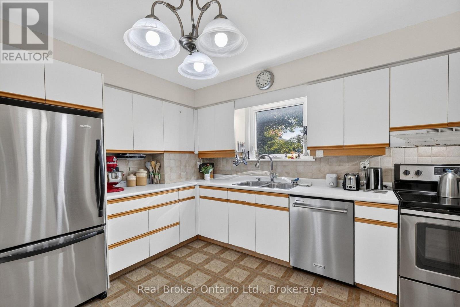 18 Kingsview Boulevard E, Brampton, Ontario  L6Y 1C3 - Photo 17 - W14123380
