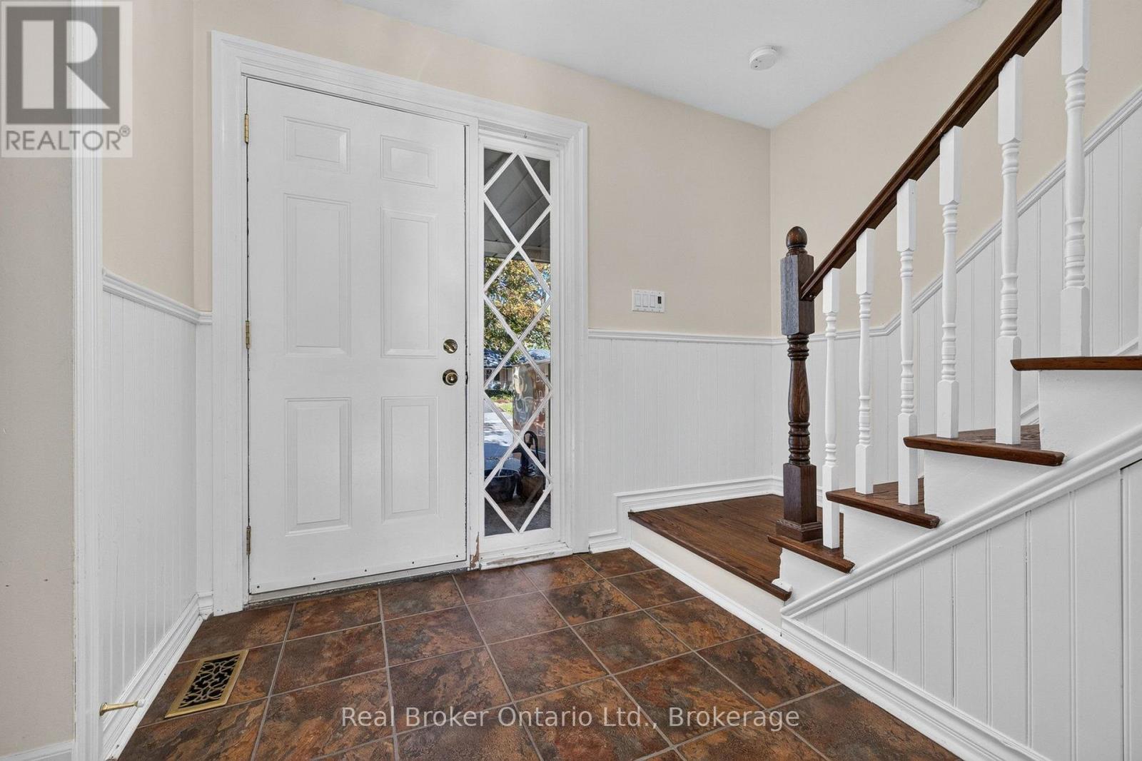 18 Kingsview Boulevard E, Brampton, Ontario  L6Y 1C3 - Photo 7 - W14123380