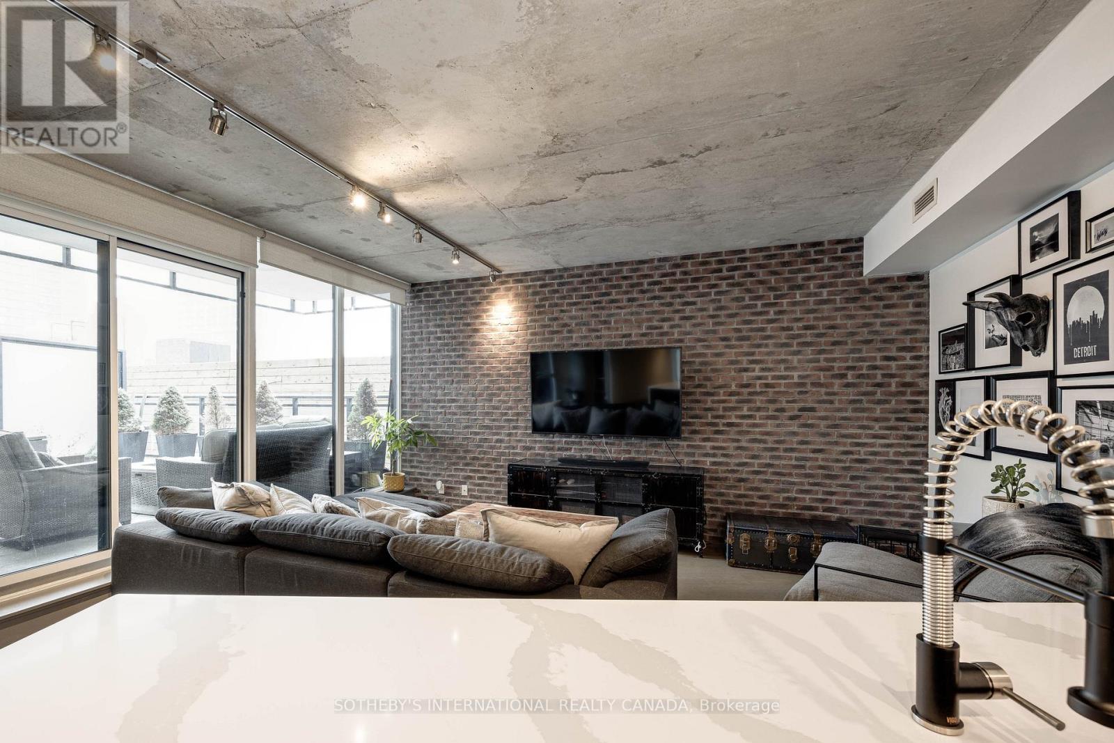 202 - 318 King Street, Toronto, Ontario  M5A 0C1 - Photo 1 - C14123328