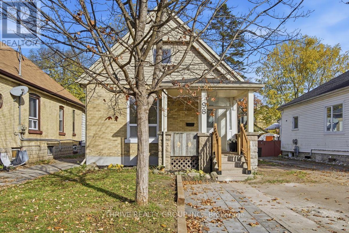 98 Mamelon Street E, London East (East L), Ontario  N5Z 1Y1 - Photo 2 - X14123344