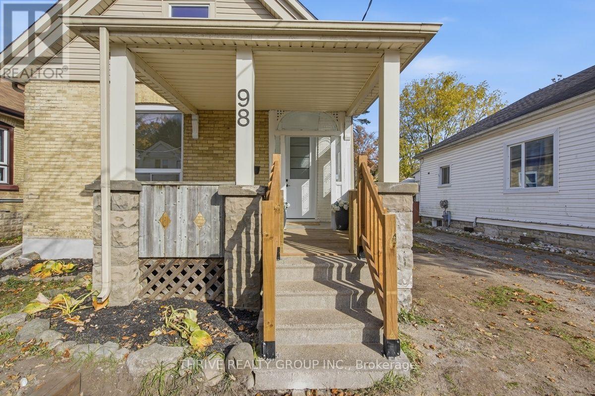 98 Mamelon Street E, London East (East L), Ontario  N5Z 1Y1 - Photo 4 - X14123344