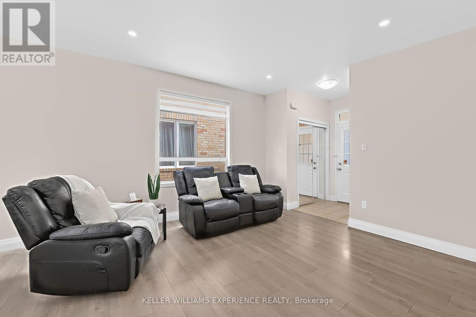 1429 Weir Chase, Mississauga (East Credit), Ontario  L5V 2X1 - Photo 5 - W14123300