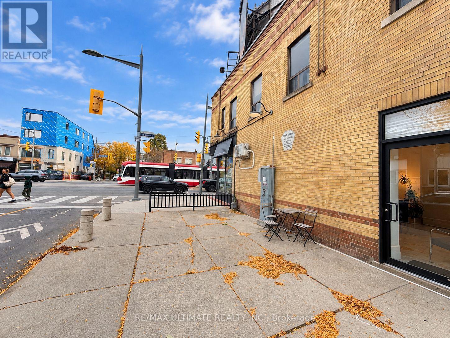 Main Floor - 1715 St Clair Avenue W, Toronto, Ontario  M6N 1J2 - Photo 11 - W14123312