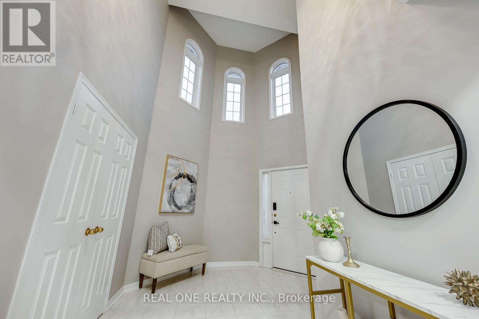 1515 Rosebank Court, Mississauga (East Credit), Ontario  L5M 5M7 - Photo 4 - W14123348