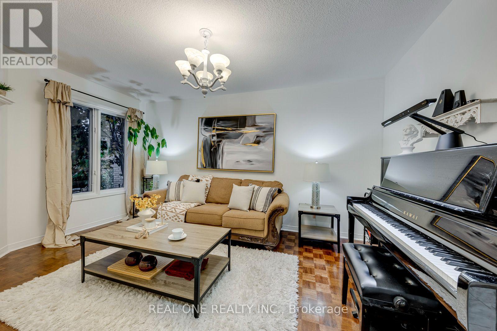 1515 Rosebank Court, Mississauga (East Credit), Ontario  L5M 5M7 - Photo 6 - W14123348