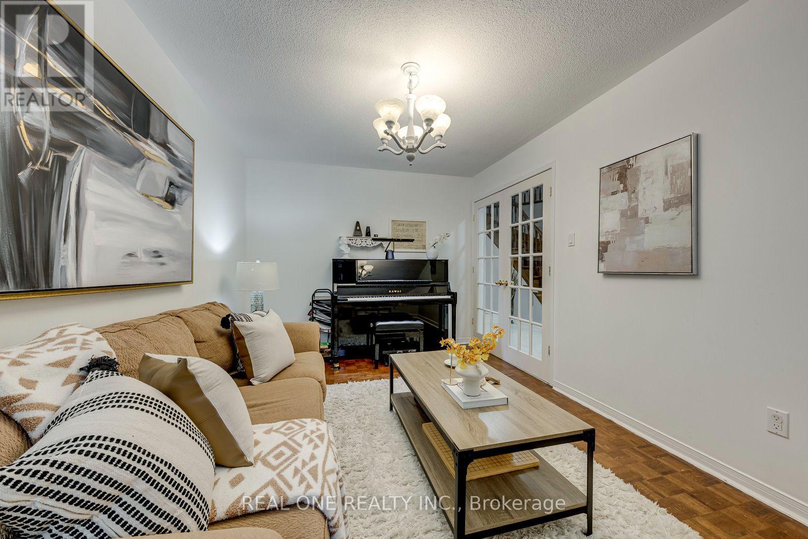 1515 Rosebank Court, Mississauga (East Credit), Ontario  L5M 5M7 - Photo 7 - W14123348