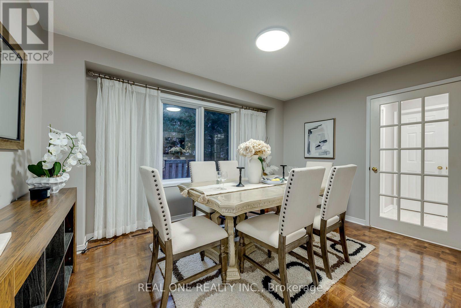 1515 Rosebank Court, Mississauga (East Credit), Ontario  L5M 5M7 - Photo 8 - W14123348