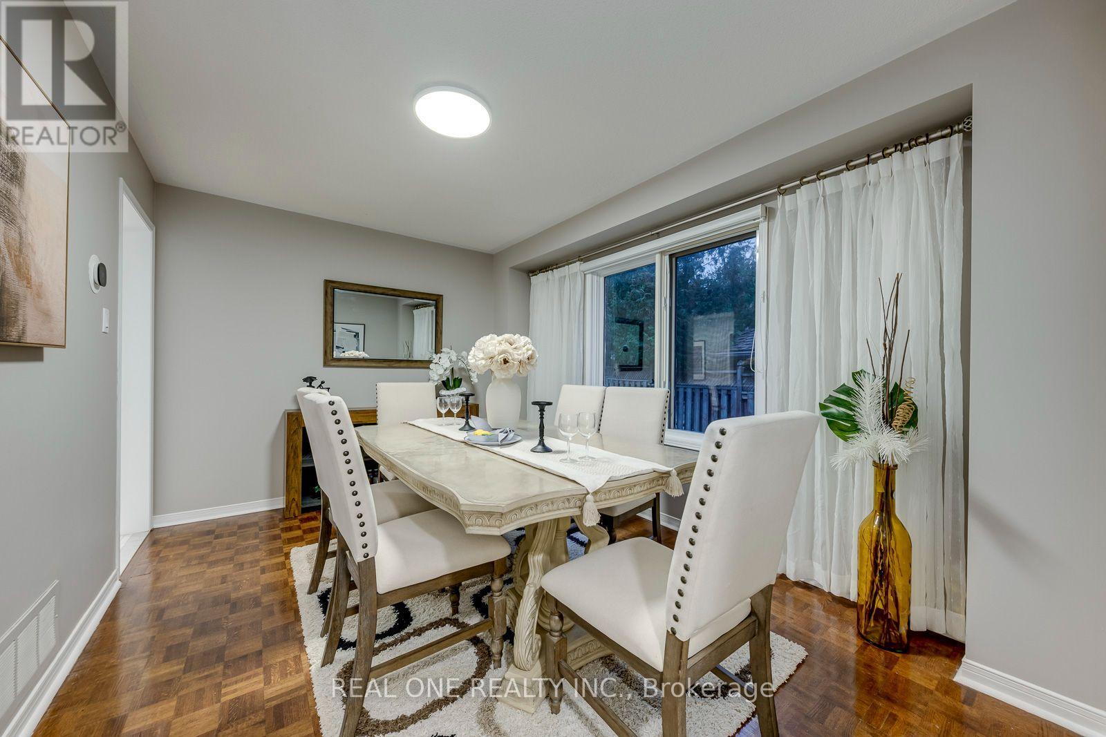 1515 Rosebank Court, Mississauga (East Credit), Ontario  L5M 5M7 - Photo 9 - W14123348
