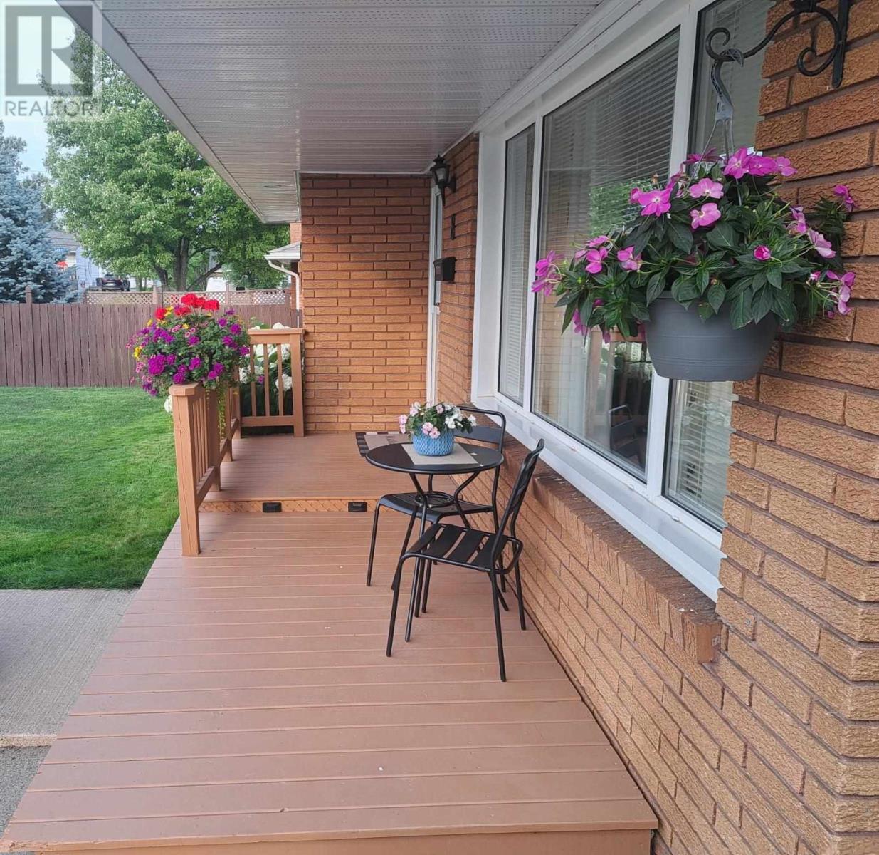 8 Wireless Ave, Sault Ste. Marie, Ontario  P6B 1L3 - Photo 2 - SM262995