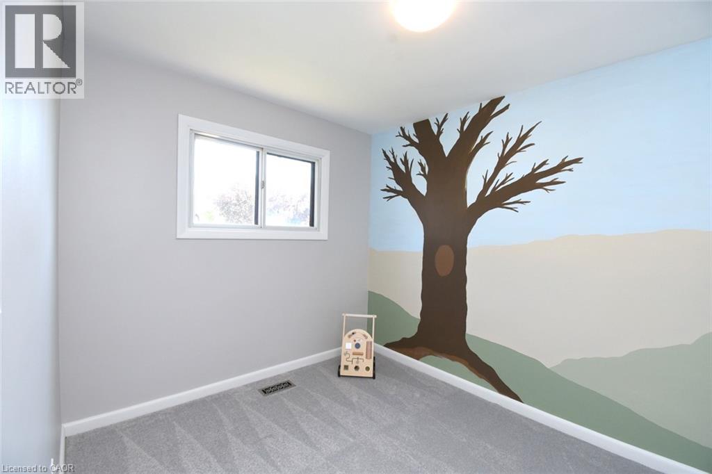 415 East 15th Street, Hamilton, Ontario L9A 4G9 - Photo 13 - 40870100