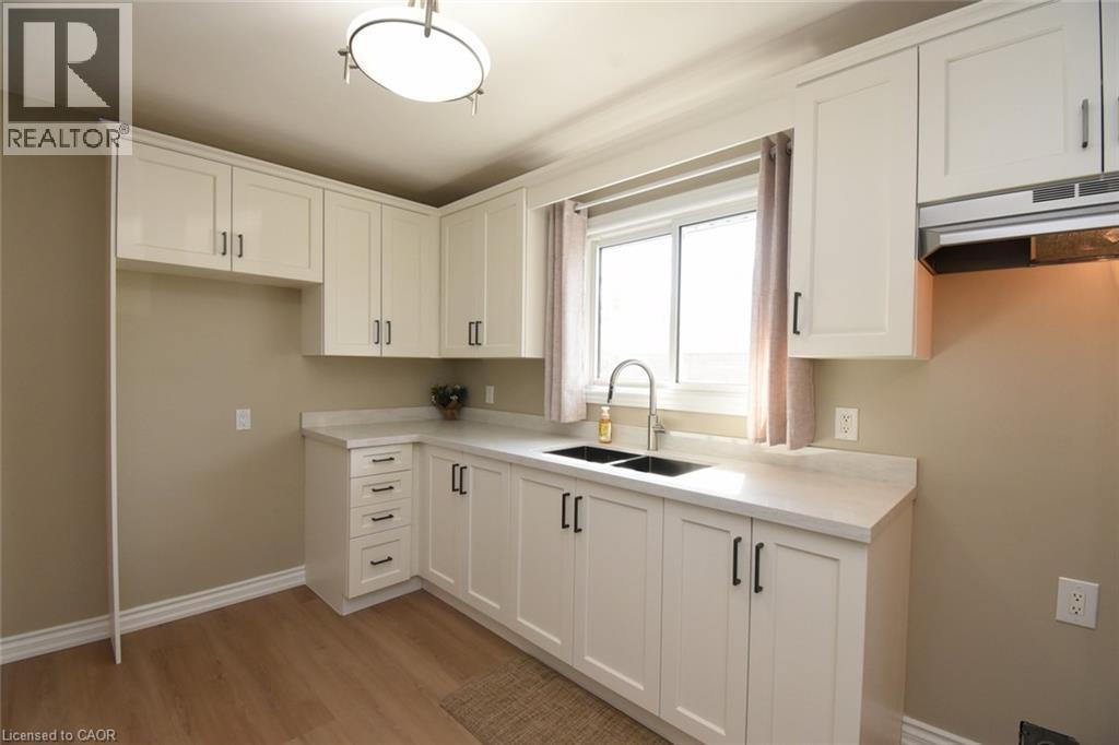 415 East 15th Street, Hamilton, Ontario L9A 4G9 - Photo 8 - 40870100