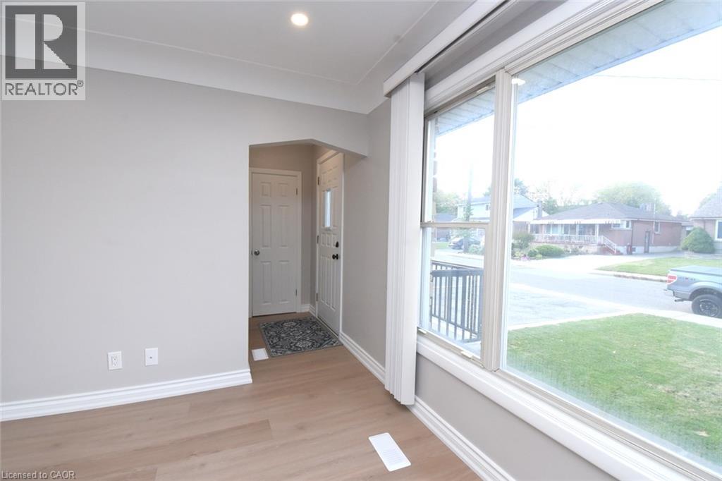415 East 15th Street, Hamilton, Ontario L9A 4G9 - Photo 4 - 40870100