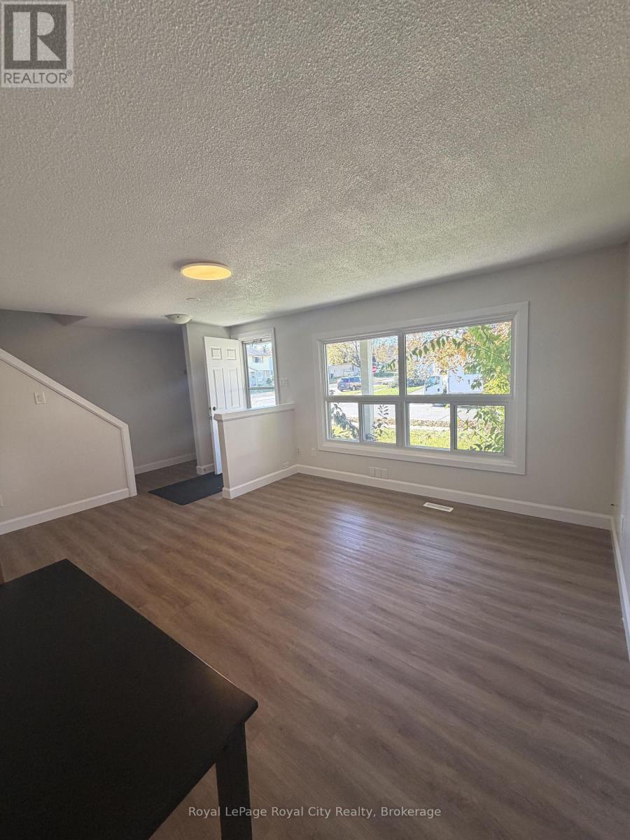 26a Helene Crescent, Waterloo, Ontario  N2L 5E5 - Photo 2 - X14123856