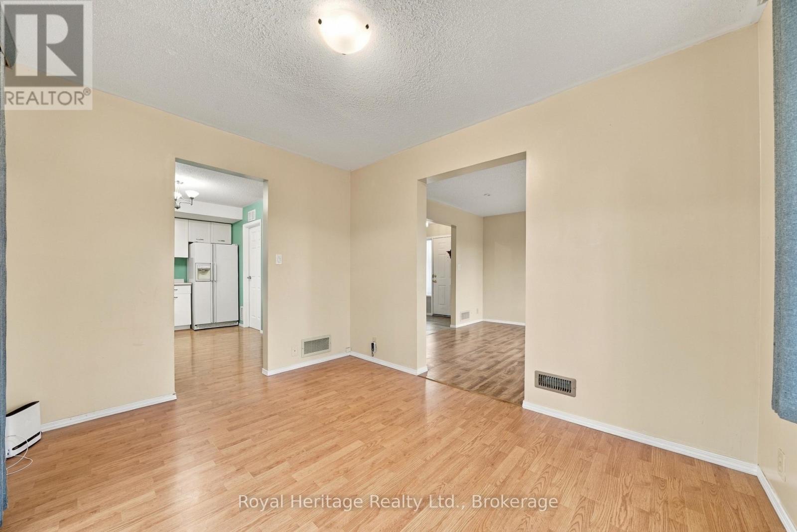 54 North Murray Street, Quinte West, Ontario  K8V 2E6 - Photo 10 - X14123750