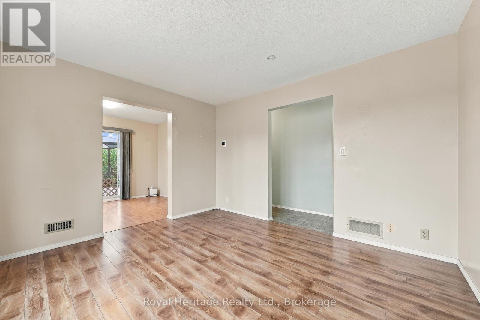 54 North Murray Street, Quinte West, Ontario  K8V 2E6 - Photo 11 - X14123750