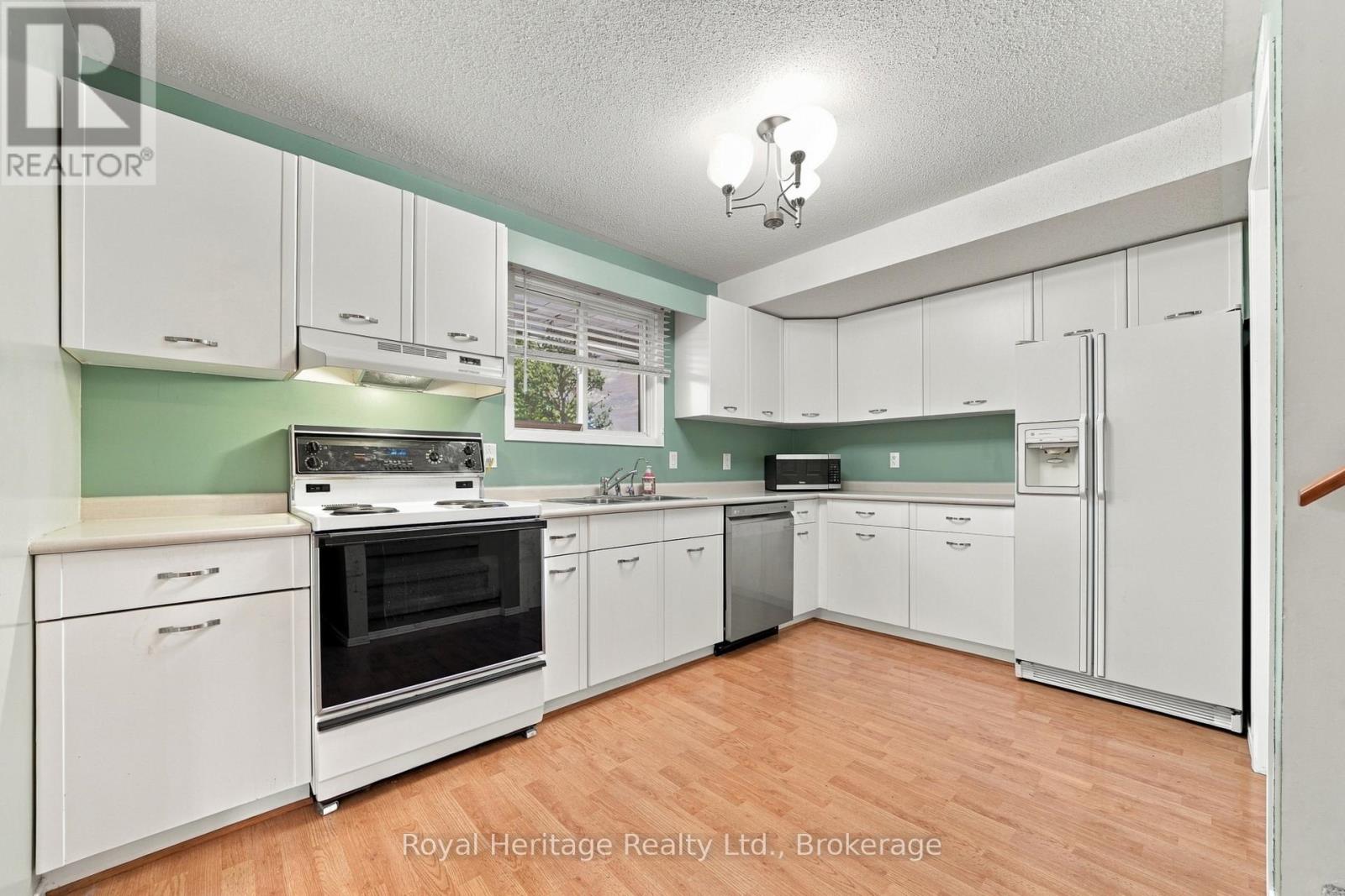 54 North Murray Street, Quinte West, Ontario  K8V 2E6 - Photo 15 - X14123750
