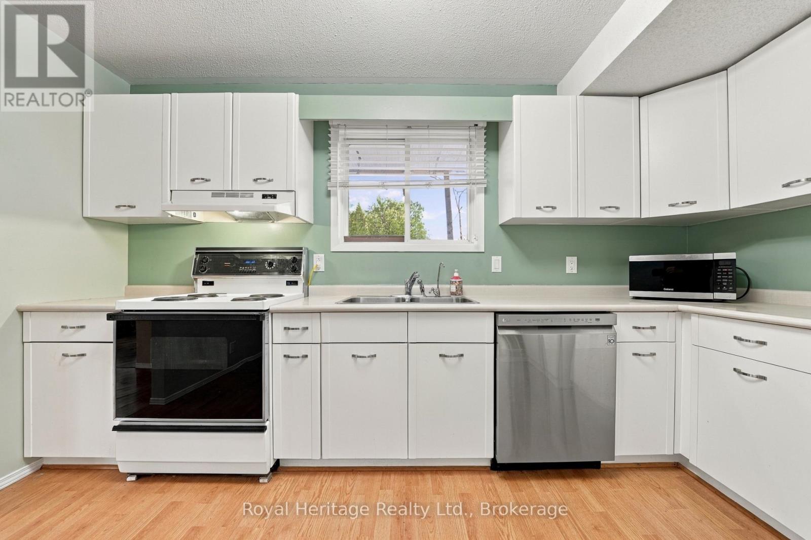 54 North Murray Street, Quinte West, Ontario  K8V 2E6 - Photo 17 - X14123750