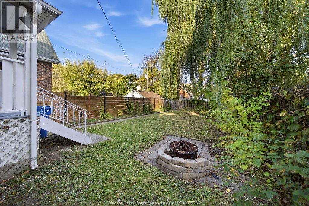 1046 Lincoln, Windsor, Ontario  N8Y 2H4 - Photo 35 - 26026432