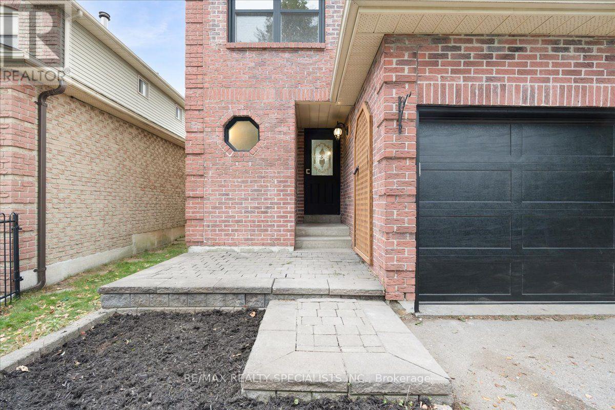 1610 Rawlings Drive, Pickering, Ontario  L1V 5B5 - Photo 2 - E14123560