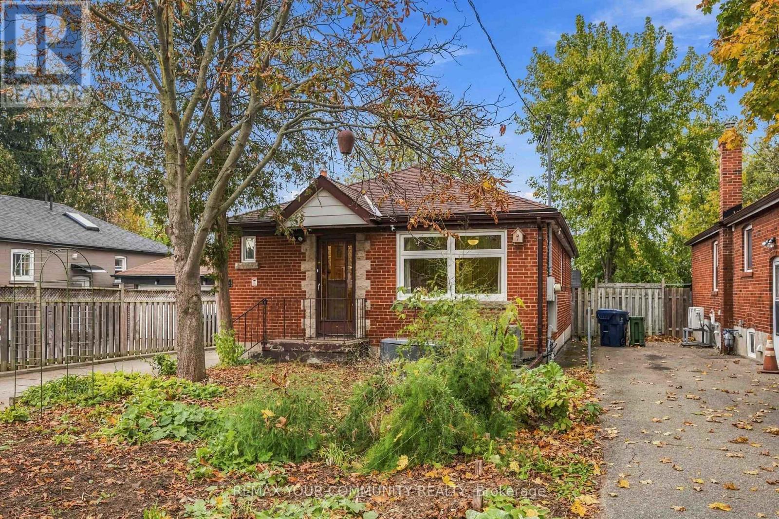 4 WALTONICE ROAD, Toronto, Ontario