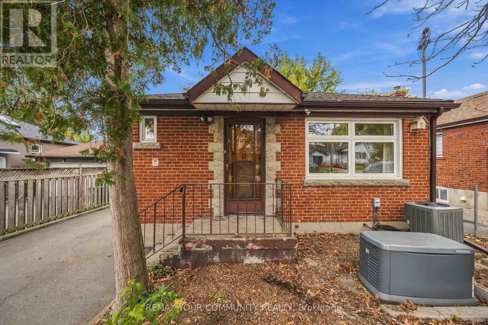 4 Waltonice Road, Toronto, Ontario  M1M 3G5 - Photo 3 - E14123580