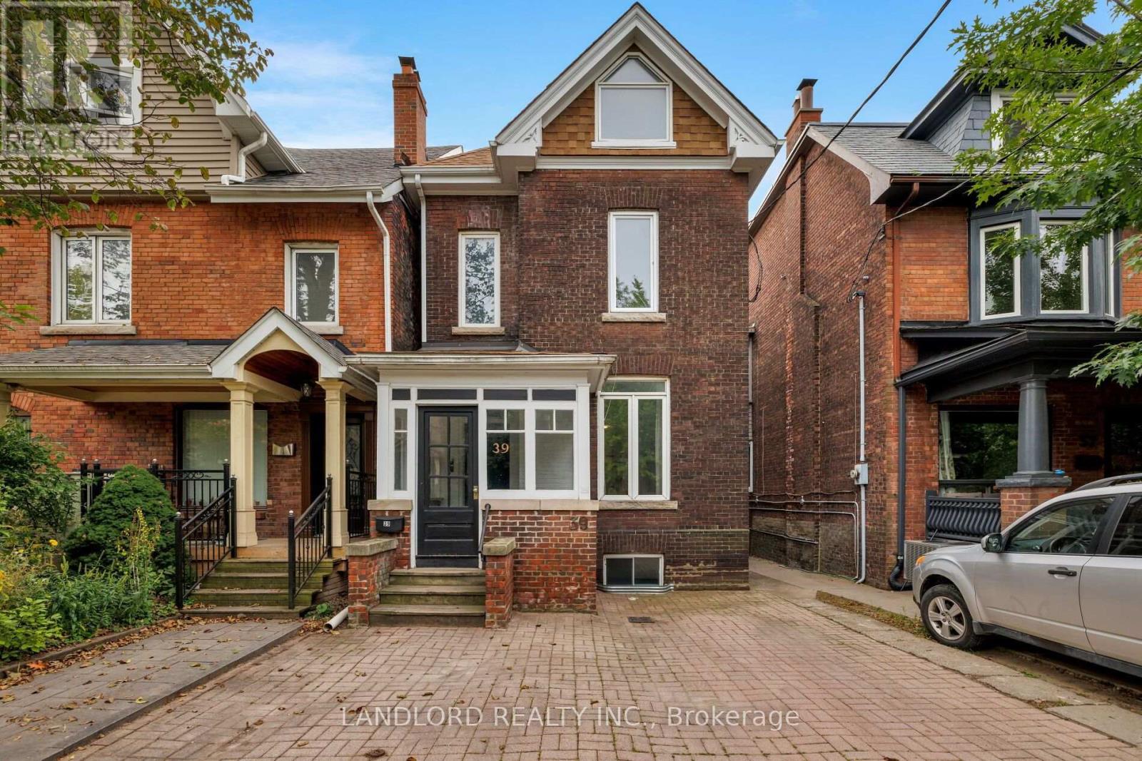 39 RIVERDALE AVENUE, Toronto, Ontario