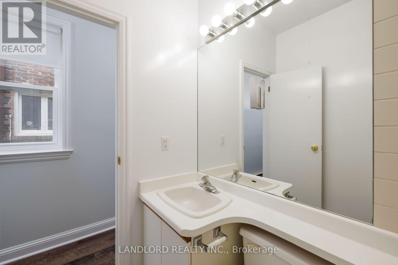 39 Riverdale Avenue, Toronto, Ontario  M4K 1C2 - Photo 14 - E14123662