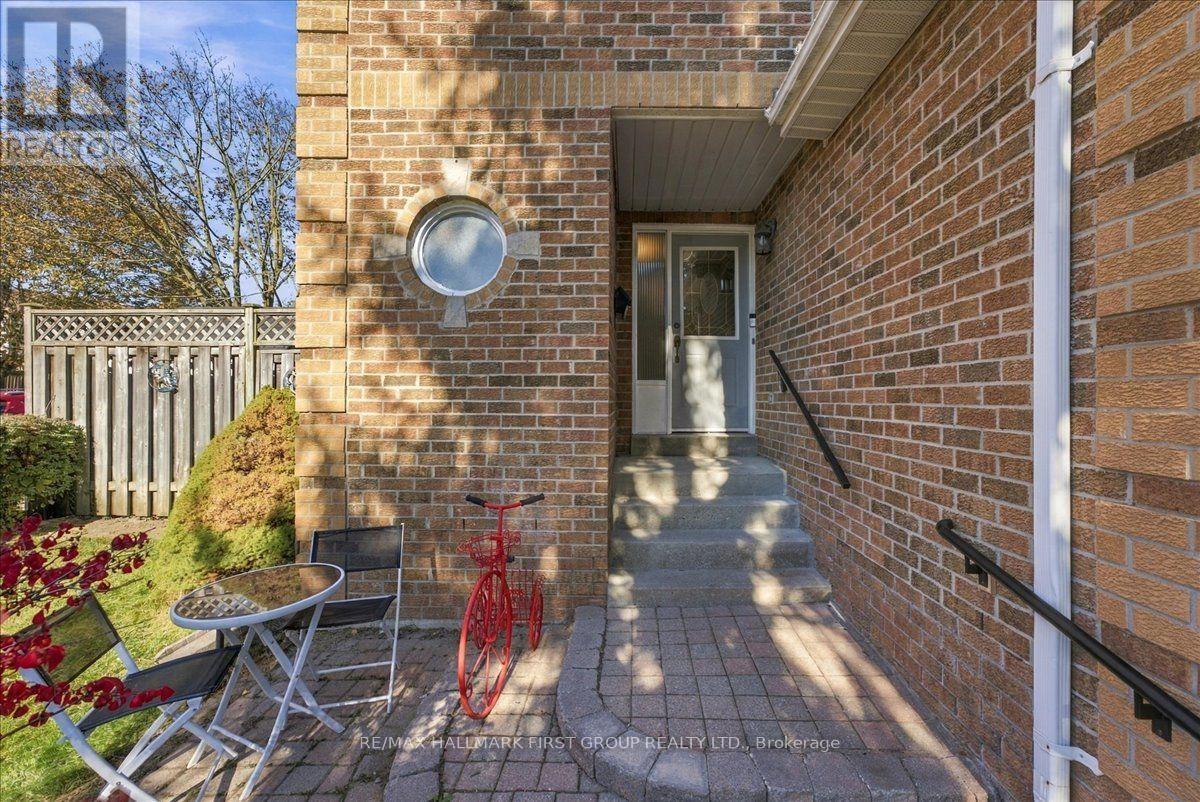 1092 Rambleberry Avenue, Pickering (Liverpool), Ontario  L1V 4Z7 - Photo 3 - E14123666