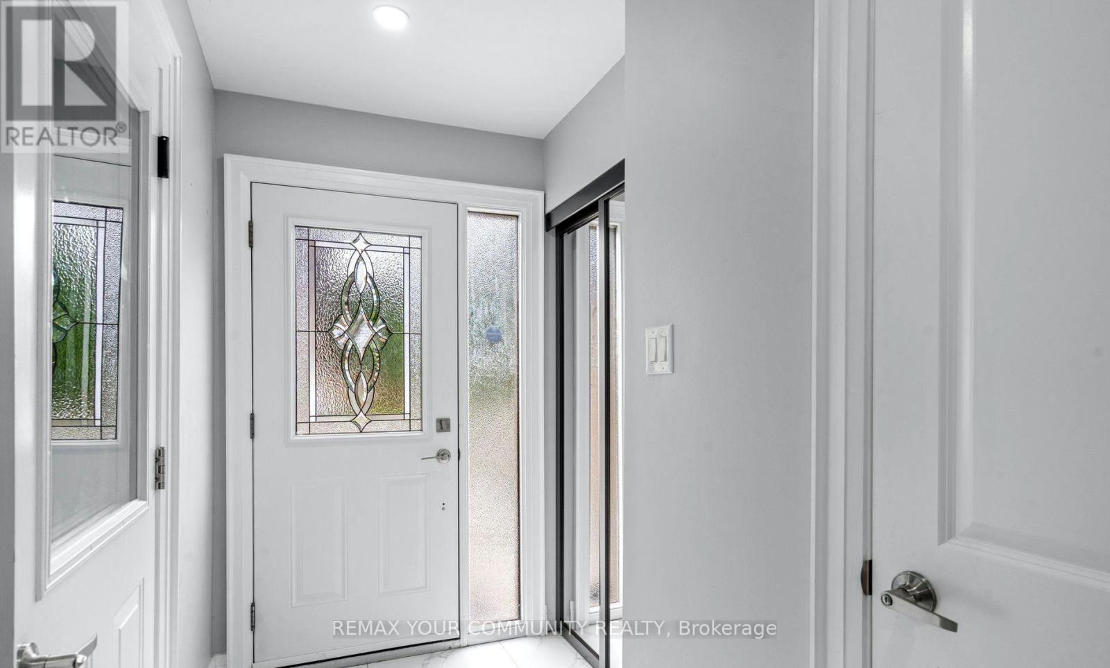 700 Stonepath Circle, Pickering, Ontario  L1V 3T1 - Photo 2 - E14123806