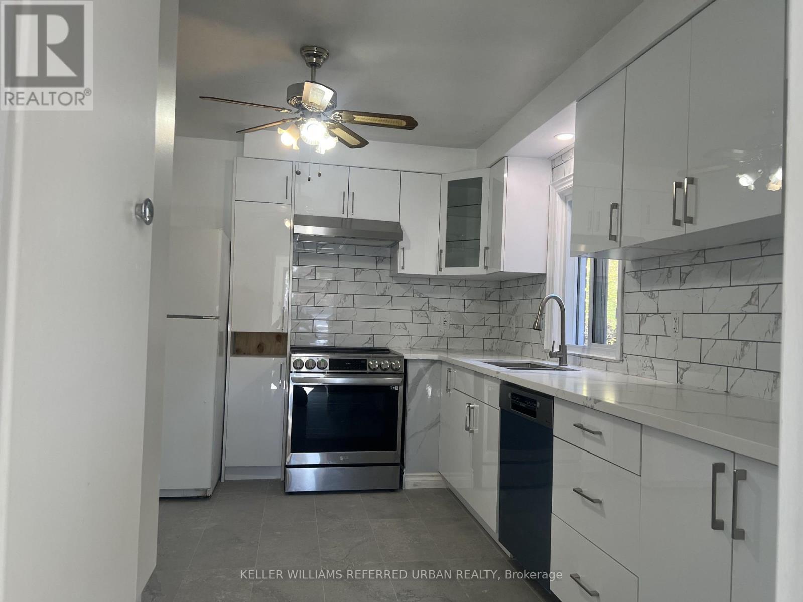 Main Floor - 32 Janet Boulevard, Toronto, Ontario  M1R 1H6 - Photo 3 - E14123860