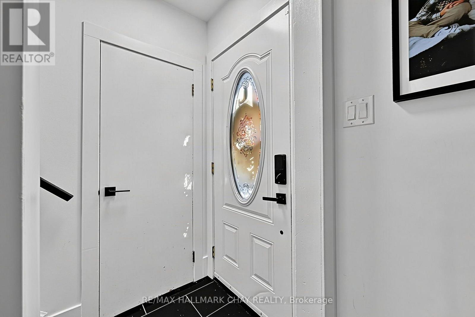 32 Caroline Street, Barrie (Allandale Centre), Ontario  L4N 2S3 - Photo 6 - S14123652