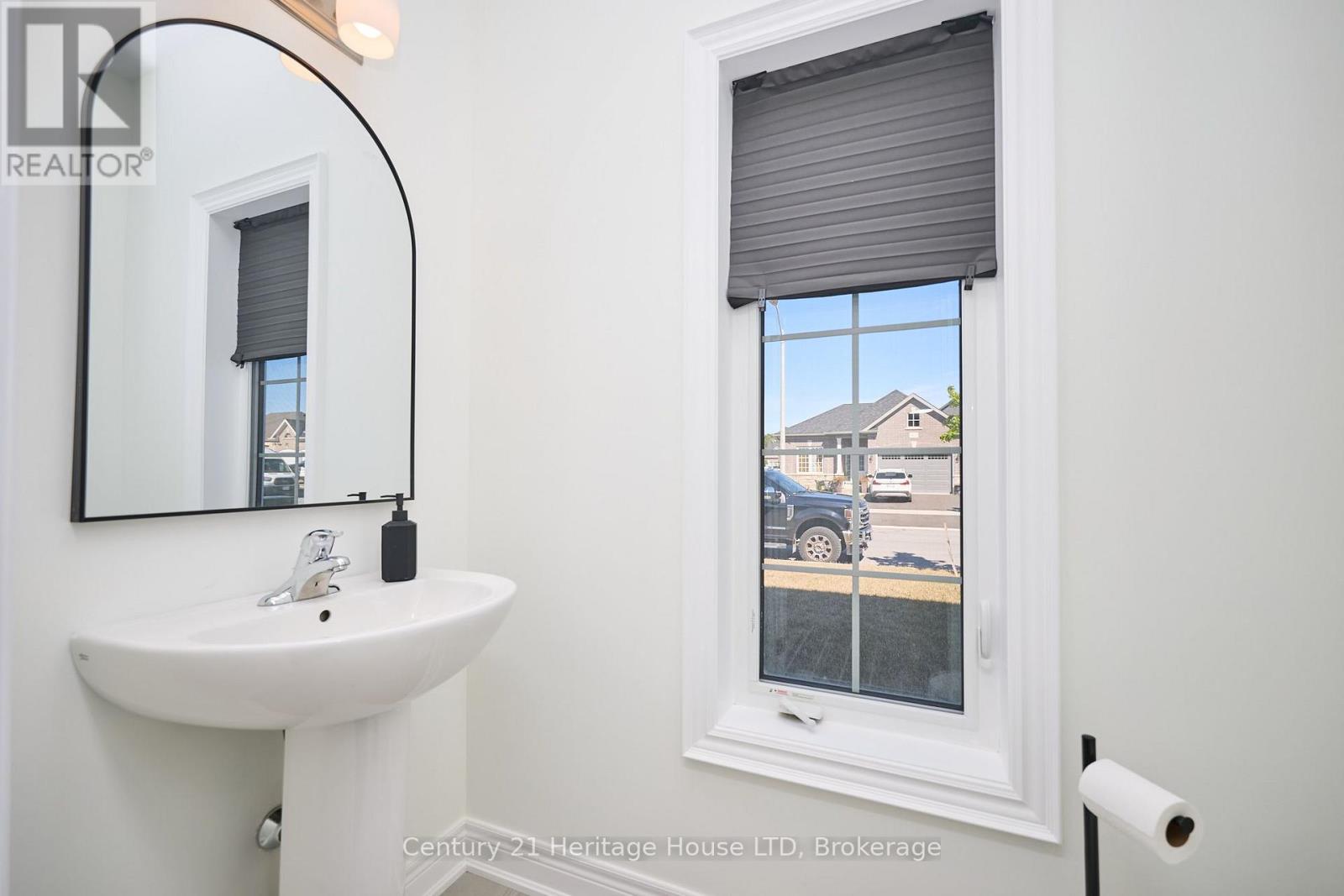 Upper - 439 Viking Street, Fort Erie, Ontario  L2A 4J2 - Photo 12 - X14123696