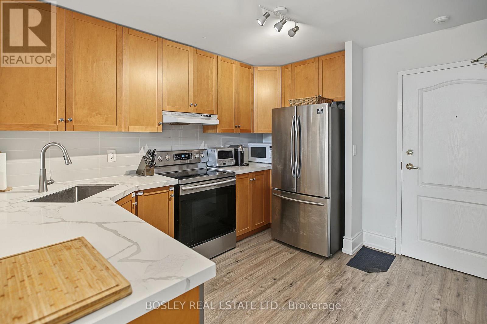 210 - 3531 Lake Shore Boulevard W, Toronto (Long Branch), Ontario  M8W 1P4 - Photo 3 - W14123604
