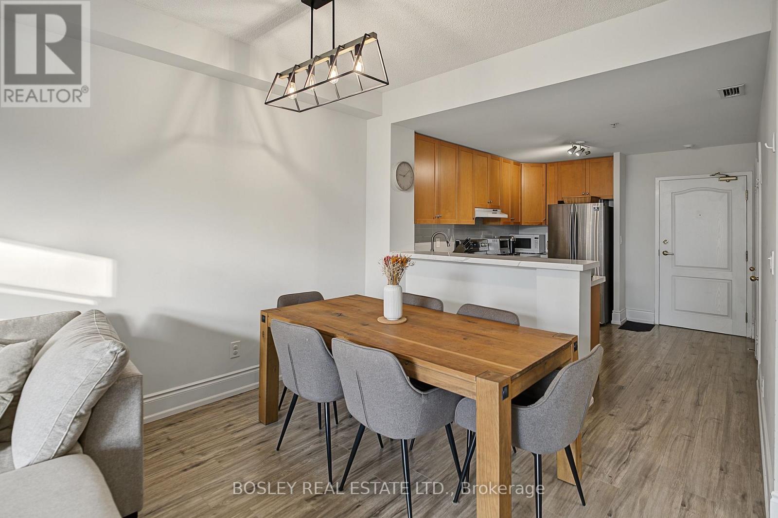 210 - 3531 Lake Shore Boulevard W, Toronto (Long Branch), Ontario  M8W 1P4 - Photo 4 - W14123604