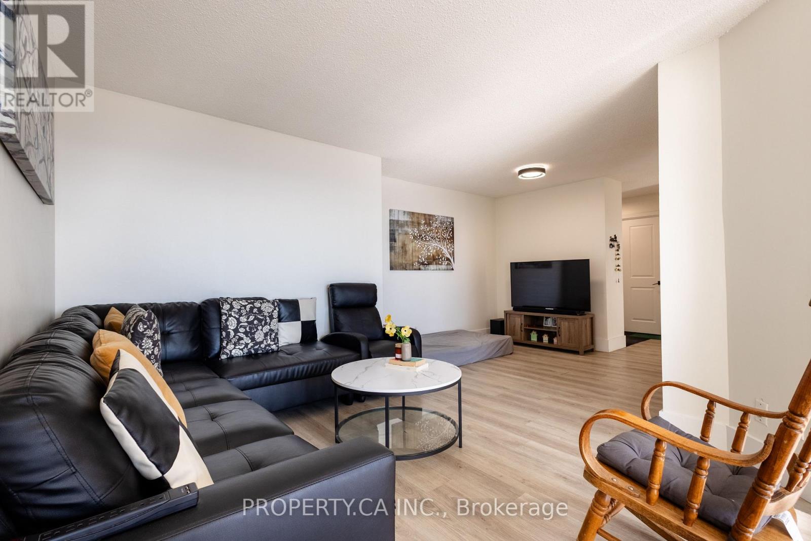 1706 - 41 Marbrook Lane, Toronto (Mount Olive-Silverstone-Jamestown), Ontario  M9V 5E6 - Photo 2 - W14123624