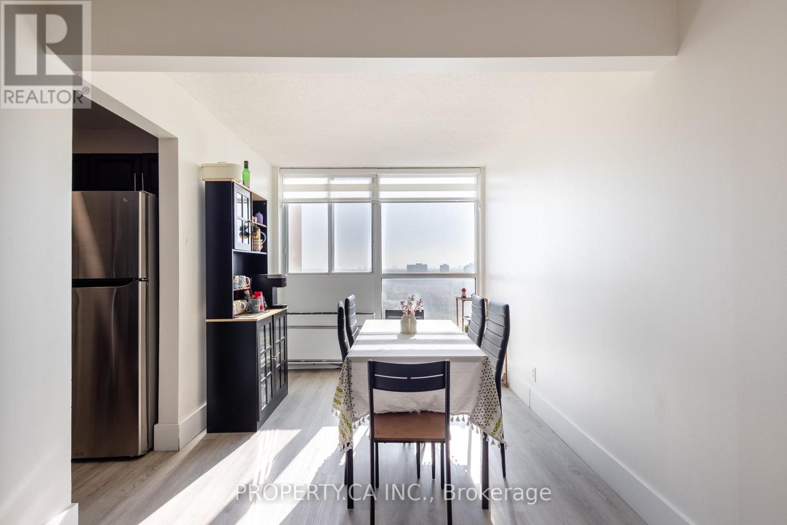 1706 - 41 Marbrook Lane, Toronto (Mount Olive-Silverstone-Jamestown), Ontario  M9V 5E6 - Photo 3 - W14123624