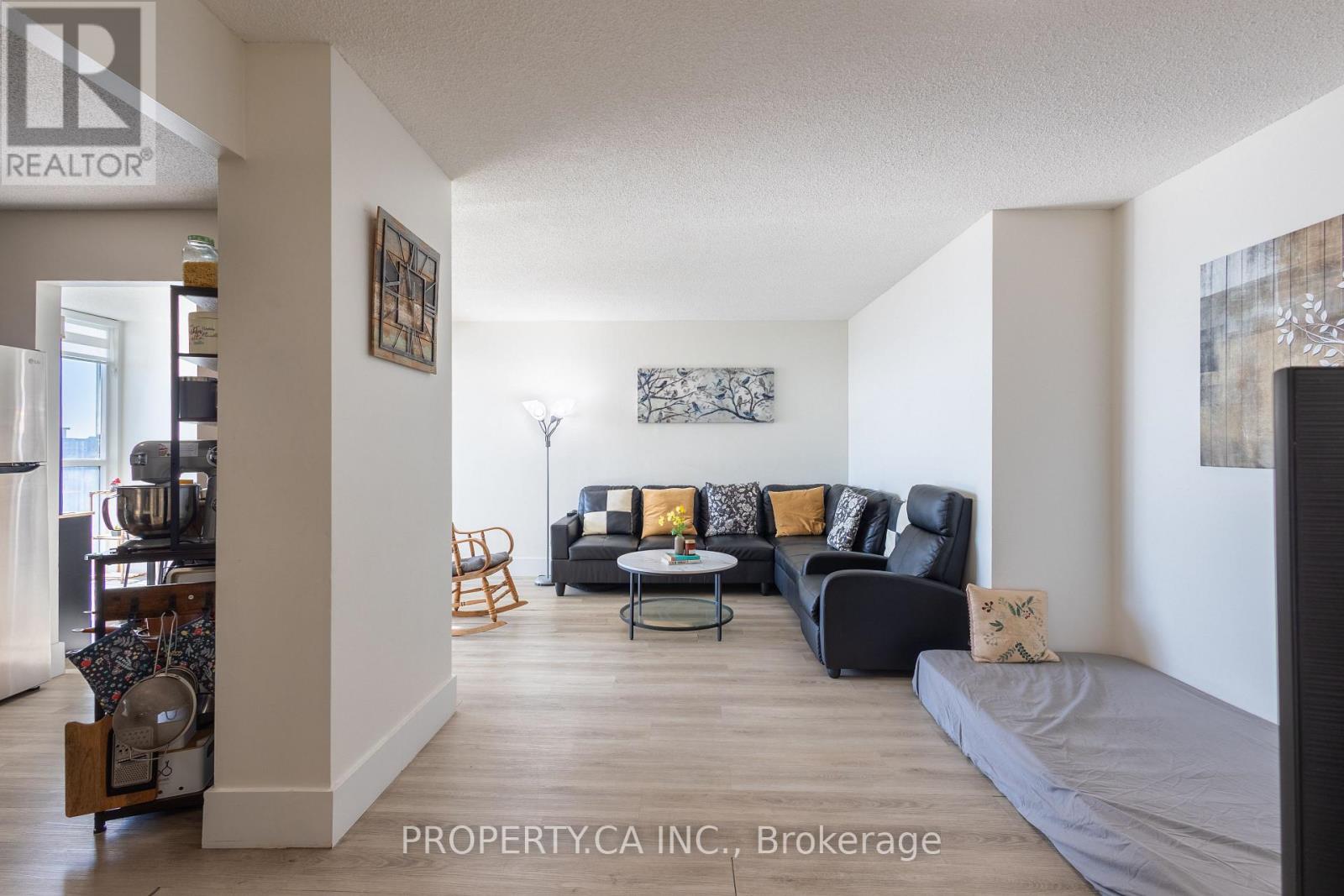 1706 - 41 Marbrook Lane, Toronto (Mount Olive-Silverstone-Jamestown), Ontario  M9V 5E6 - Photo 4 - W14123624