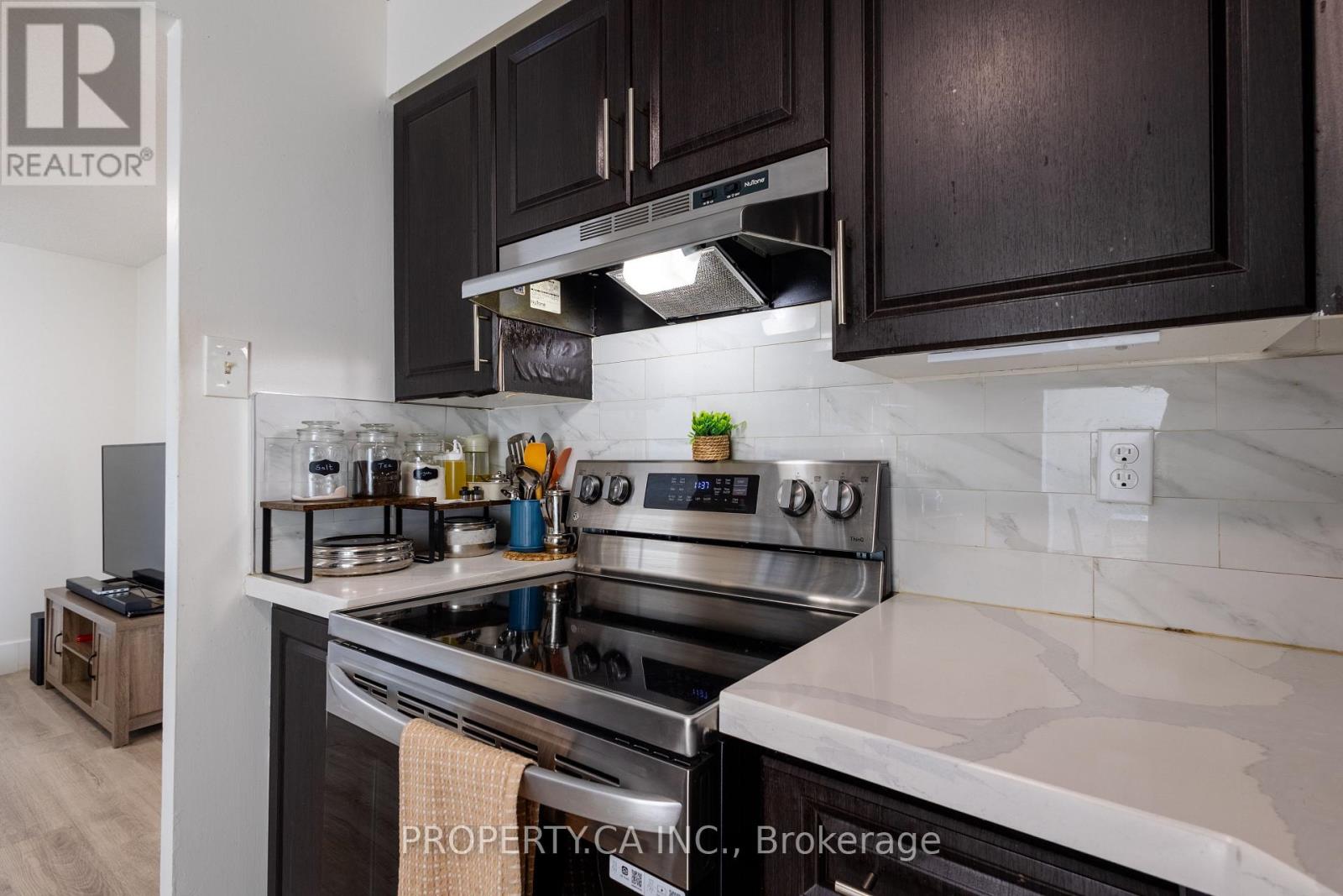 1706 - 41 Marbrook Lane, Toronto (Mount Olive-Silverstone-Jamestown), Ontario  M9V 5E6 - Photo 6 - W14123624
