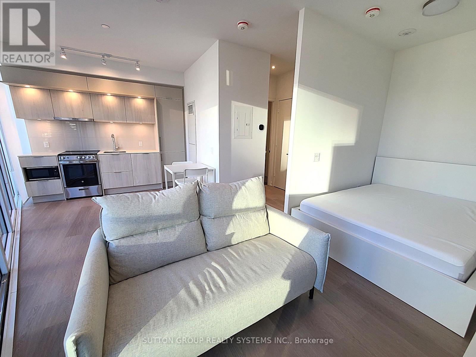 704 - 448 Burnhamthorpe Road, Mississauga, Ontario  L5B 0R4 - Photo 2 - W14123698