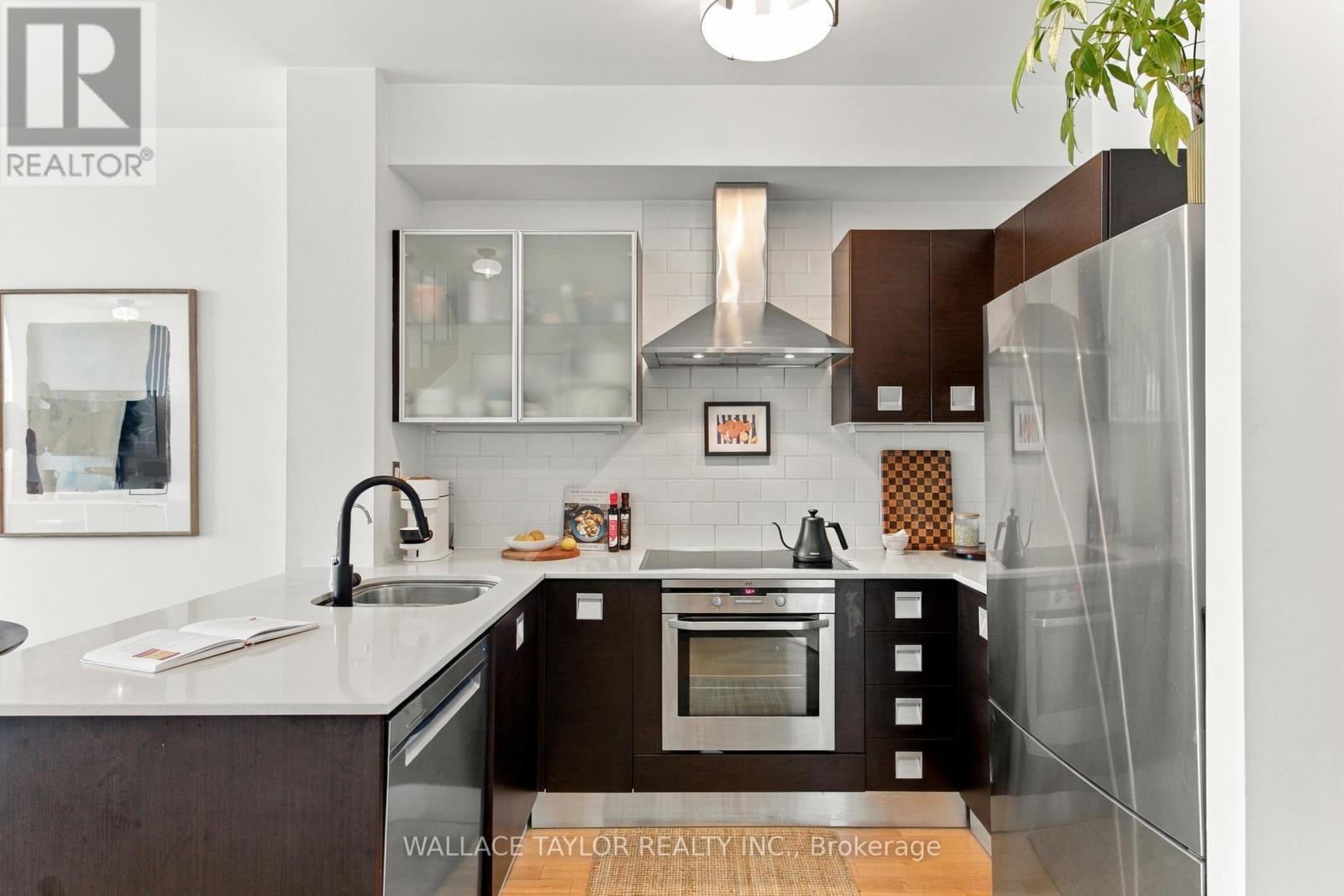 1007 - 3391 Bloor Street W, Toronto (Islington-City Centre West), Ontario  M8X 1G3 - Photo 2 - W14123740