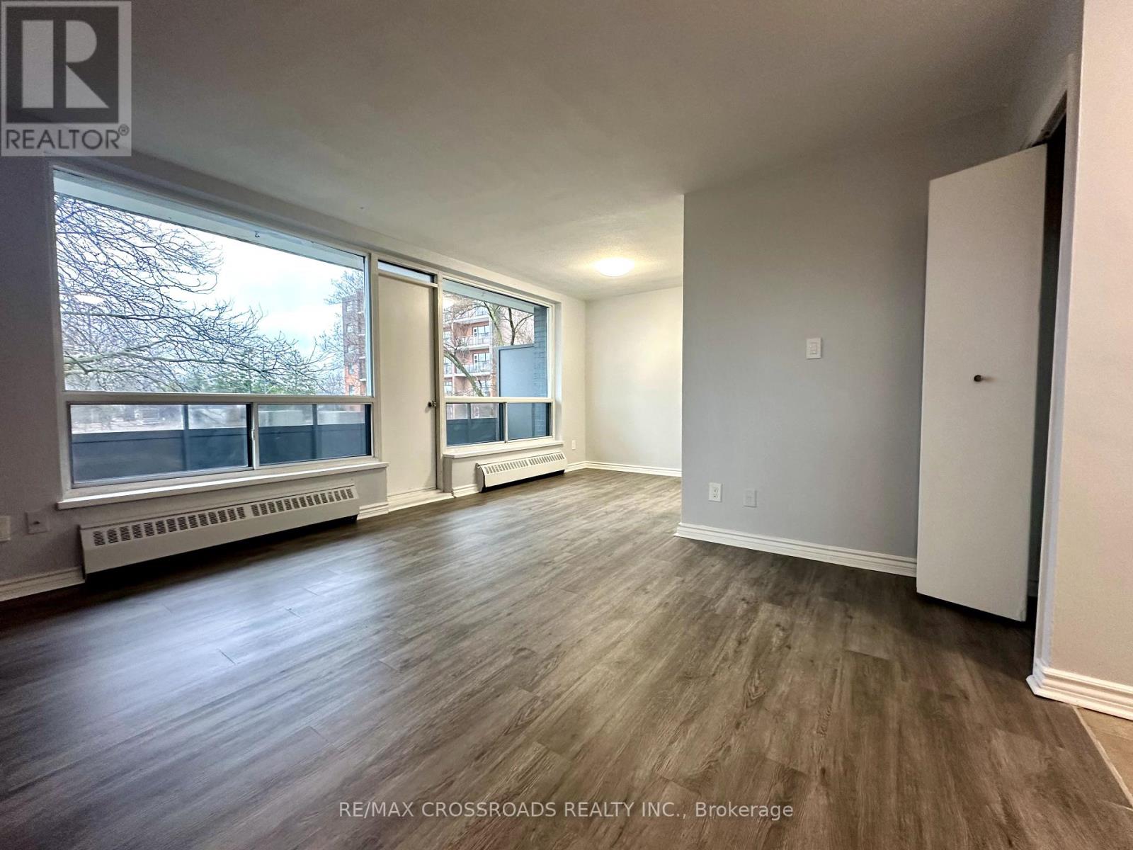 302 - 363 Lakeshore Road E, Mississauga (Lakeview), Ontario  L5G 1H7 - Photo 2 - W14123744